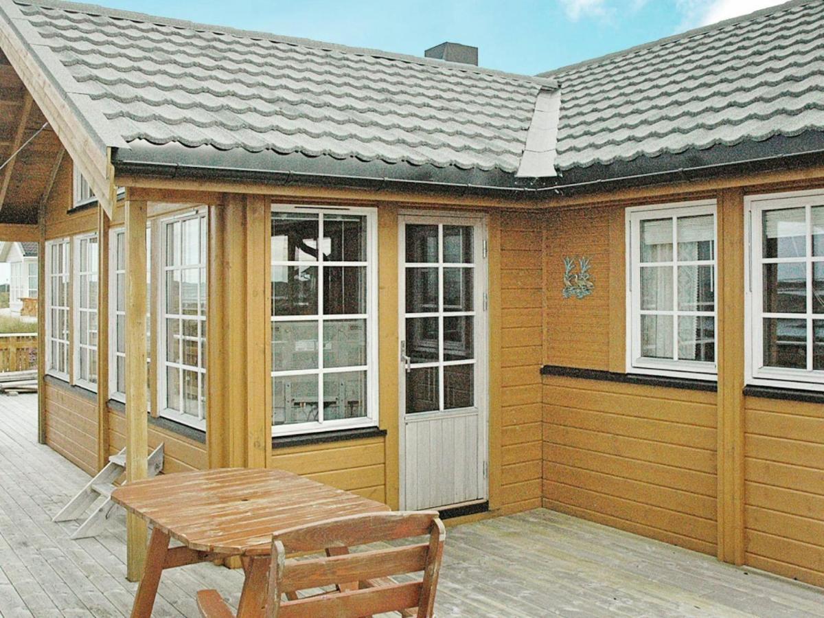 Three-Bedroom Holiday Home In Dyrvik Tuvnes Εξωτερικό φωτογραφία